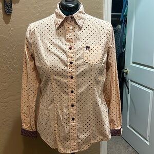 Women’s Cinch Button down shirt. Large